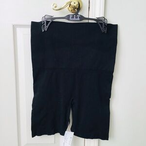 NWT FIT Figure Improving Technology Firm Control Brief Shapewear